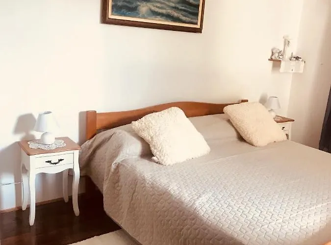 B. Ela Rooms